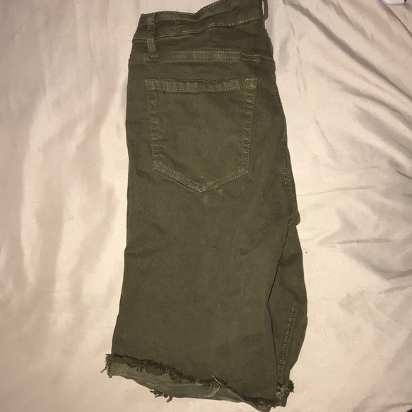 Shorts - Picture 2 of 3